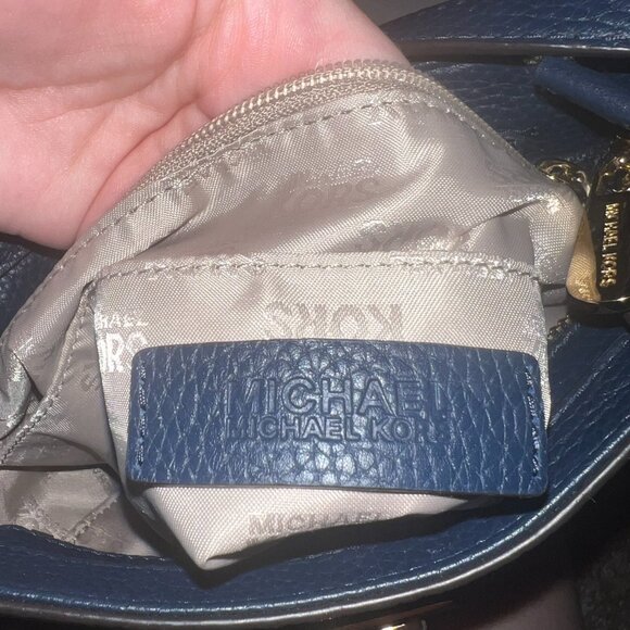 MICHAEL Michael Kors Crossbody Hamilton Traveler Leather Purse Navy Gold Accents - Picture 9 of 13